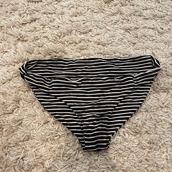 Mikoh Honolulu Top and Zuma Bottom Striped - Picture 4 of 5